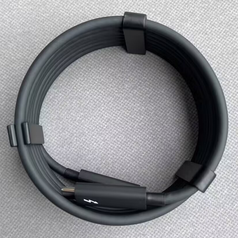 Thunderbolt 3 Extended Cable (40Gbps, 6.6ft/2m)