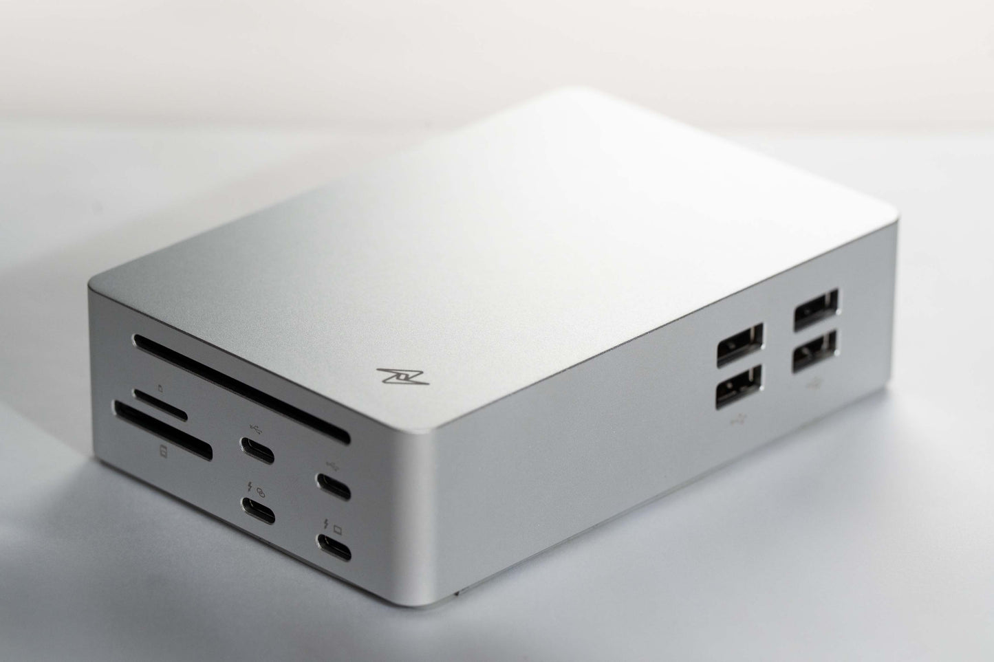 LightOne 25GbE Thunderbolt Docking Station