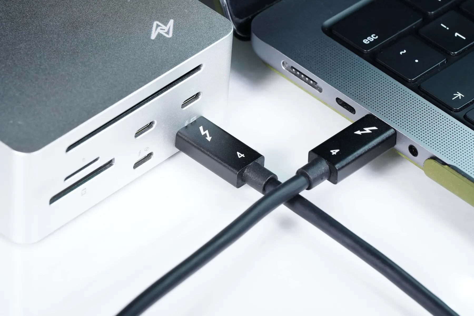LightOne connected to a Mac workstation with Thunderbolt cables